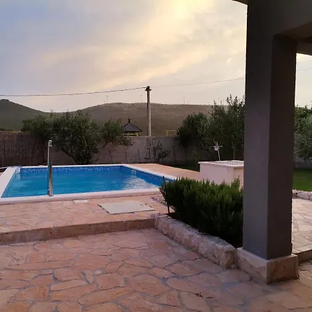 Frane Villa