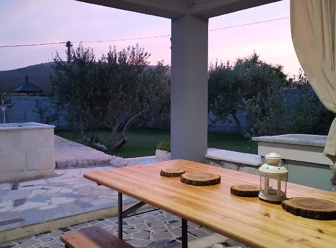 וילה Frane Knezevici